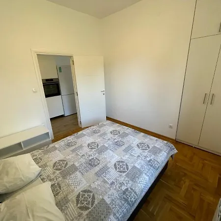 Leka Sa Parkingom Apartment Belgrade