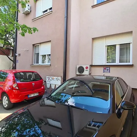Leka Sa Parkingom Belgrade