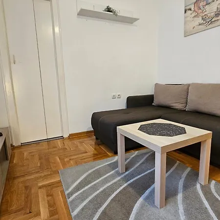 Apartment Leka Sa Parkingom *